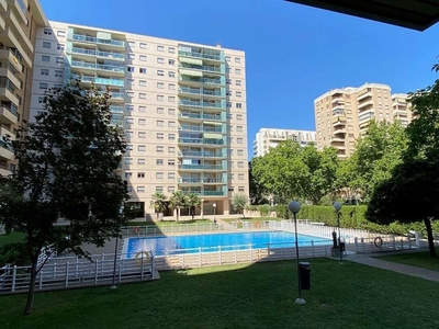 Alquiler de piso en La Bozada – Parque Delicias de 3 habitaciones con terraza y piscina