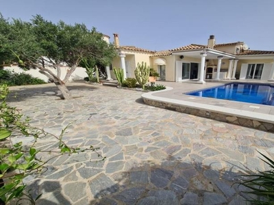 Muy hermosa casa con piscina sector Peni Venta Empuriabrava