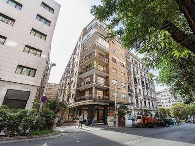 Piso en alquiler en avenida De Madrid de 4 habitaciones con terraza y muebles