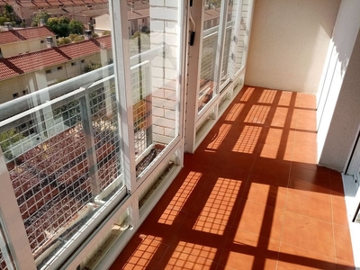 Piso en alquiler en calle Globo de 3 habitaciones con terraza y garaje
