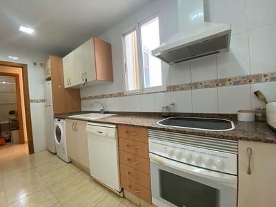 Piso en alquiler en En Corts de 2 habitaciones con terraza y muebles