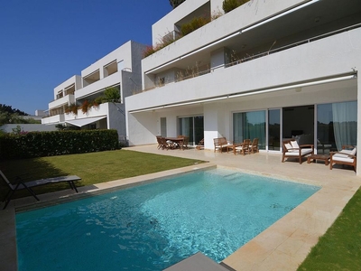 Piso en alquiler en Sotogrande Costa de 4 habitaciones con terraza y piscina