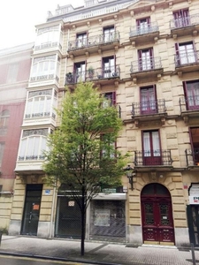Piso en venta en Centro - San Sebastián-Donostia de 4 habitaciones con balcón y calefacción