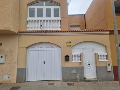 Venta Casa adosada Almería. Buen estado plaza de aparcamiento con balcón calefacción individual 140 m²