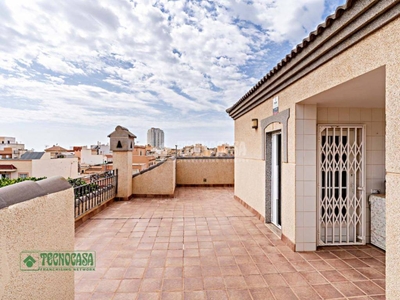 Venta Casa adosada El Ejido. Plaza de aparcamiento con terraza 232 m²