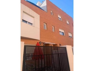 Venta Casa adosada en Calle BARRANCO València. Buen estado con terraza 115 m²