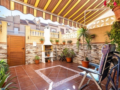 Venta Casa adosada en Calle FUENTE DE MARBELLA 2 Roquetas de Mar. Buen estado plaza de aparcamiento 170 m²