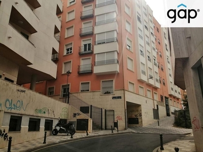 Venta de piso en Centro - Cuenca de 2 habitaciones con terraza y calefacción