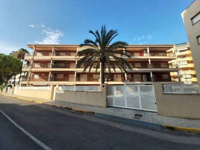 Venta Piso Peníscola - Peñíscola. Piso de tres habitaciones en Carrer Tarragona 2. Muy buen estado planta baja con terraza
