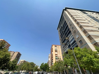 Venta Piso València. Piso de tres habitaciones Décima planta con balcón