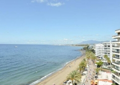 Apartamento con 2 habitaciones amueblado con ascensor, piscina, calefacción, aire acondicionado y vistas al mar en Marbella