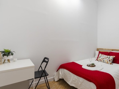 Acogedora habitación en piso compartido en Gran Via, Madrid
