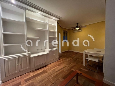 Alquiler de piso en Acacias de 1 habitación con muebles y aire acondicionado