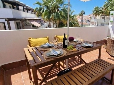 Alquiler de piso en Riviera del Sol de 2 habitaciones con terraza y piscina