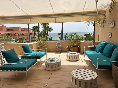 Ático en alquiler en Puerto de Sotogrande-La Marina de 3 habitaciones con terraza y piscina
