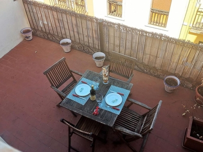 Ático en venta en Casco Antiguo de 2 habitaciones con terraza y calefacción