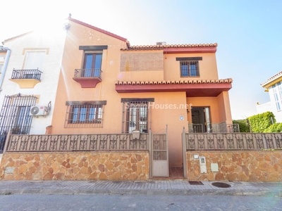 Casa adosada en venta en Las Gabias