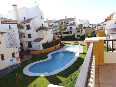 Dúplex en venta en Costa Esuri de 3 habitaciones con terraza y piscina
