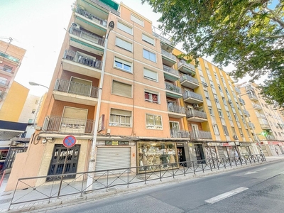 Piso en venta en avenida De Madrid de 3 habitaciones con terraza y balcón
