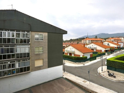 Piso en venta en calle Alava de 3 habitaciones con terraza y garaje