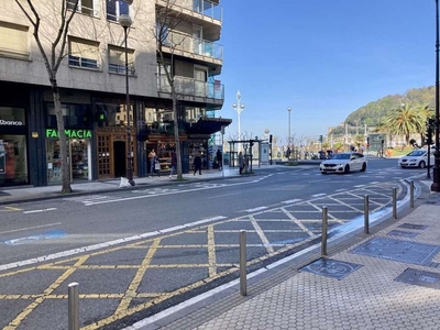 Piso en venta en Centro - San Sebastián-Donostia de 3 habitaciones con balcón y calefacción