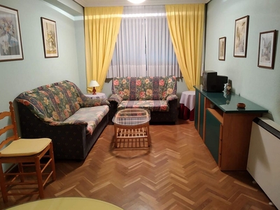 Venta de piso en Carmelitas - San Marcos - Campillo de 2 habitaciones con muebles y balcón