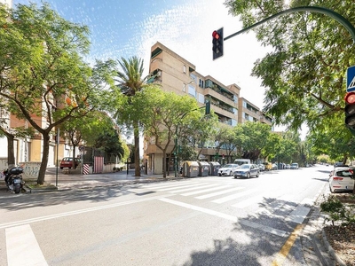 Venta de piso en carretera De Málaga de 3 habitaciones con terraza y calefacción