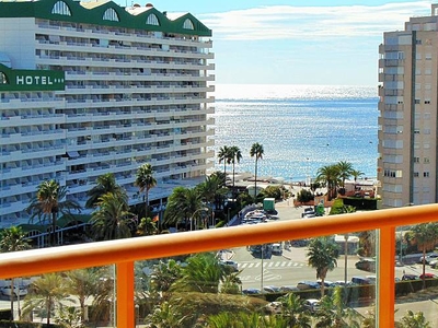 Apartamento con piscina y vistas al mar AT213