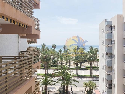 Bonito apartamento en primera linea de mar en Salou para 6 personas.