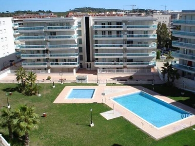 Precioso apartamento 6 pax con A/A, piscina y parking en zona tranquila de Salou..