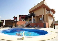 Venta Chalet en Calle Rector Juan de Dios Lopez Gonzalez Motril. Con balcón 450 m²