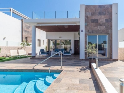 Chalet en venta en Los Almendros (Orihuela Costa), Orihuela, Alicante