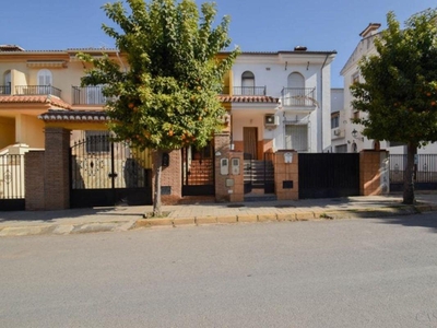 Chalet en venta en Santa Fe, Granada