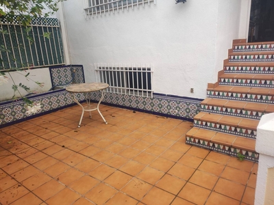 Venta Casa adosada Linares. Buen estado plaza de aparcamiento con terraza 250 m²