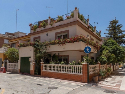 Venta Casa unifamiliar Granada. Con terraza 194 m²