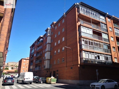 Venta Piso Ávila. Piso de tres habitaciones Cuarta planta con terraza