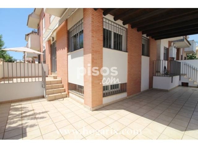 Chalet adosado en alquiler en Corrales