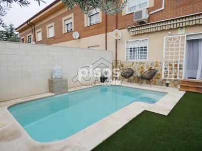 Chalet adosado en venta en Alovera