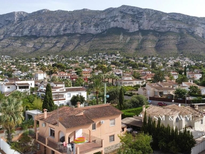 Dénia: Se vende Villa individual de 2 apartamentos separados y jardín en ubicación perfecta de Santa Lucía