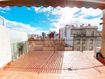 Alquiler ático con terraza junto a plaça molina en Barcelona