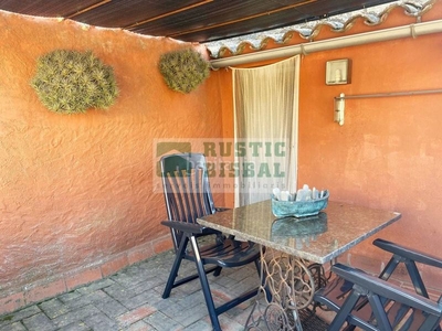 Alquiler casa acogedora casa rústica con terraza en alquiler semestral en la pera en Pera (La)
