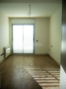 Alquiler dúplex con 3 habitaciones con ascensor, parking y calefacción en Sabadell