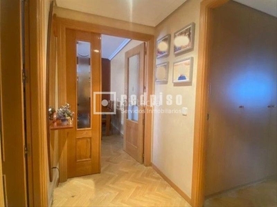 Alquiler piso alquiler en barrio dEl Puerto de 3 habitaciones, 2 baños, con plaza de garaje. en Coslada