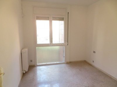 Alquiler piso bonito piso de 3 habitaciones en el guinardo en Barcelona