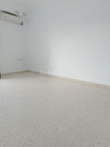 Alquiler piso con 3 habitaciones con aire acondicionado en Sevilla
