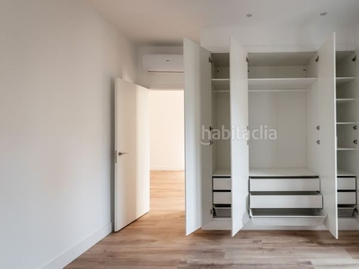 Alquiler piso con 3 habitaciones con ascensor, calefacción y aire acondicionado en Barcelona