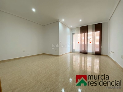 Alquiler piso con 3 habitaciones con ascensor, calefacción y aire acondicionado en Murcia