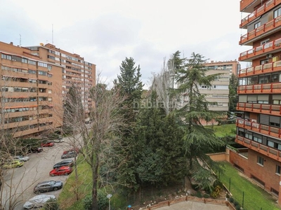 Alquiler piso con 3 habitaciones con ascensor, piscina, calefacción y aire acondicionado en Madrid