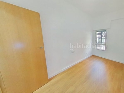 Alquiler piso con 3 habitaciones en Ciutat Fallera Valencia