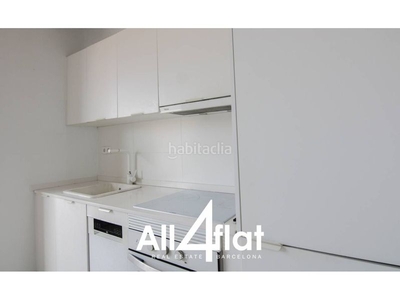 Alquiler ático piso de 55m² en sant martí. 1 habitación doble, 2 habitaciones individuales, 1 baño completo, 1 cocina y 2 terrazas en Barcelona